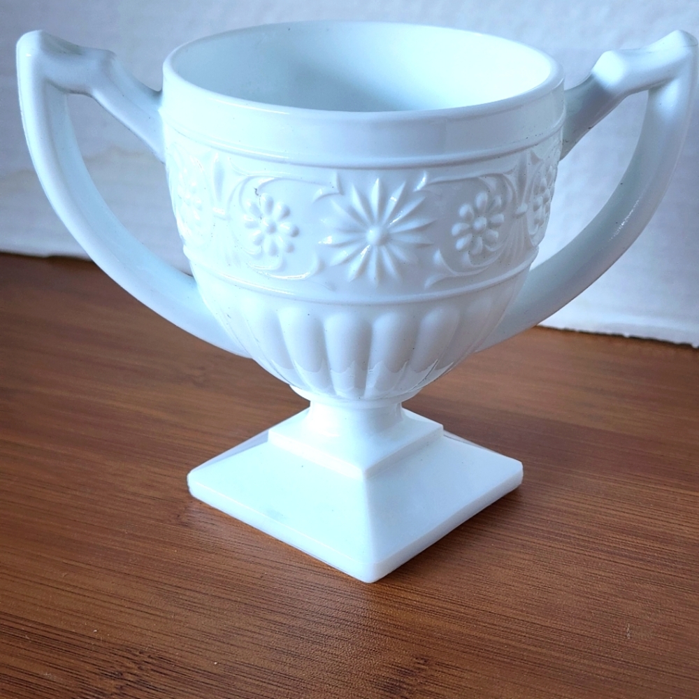 Milkglass dish trophy style